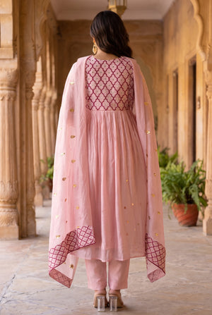 Gulabi Noor Set